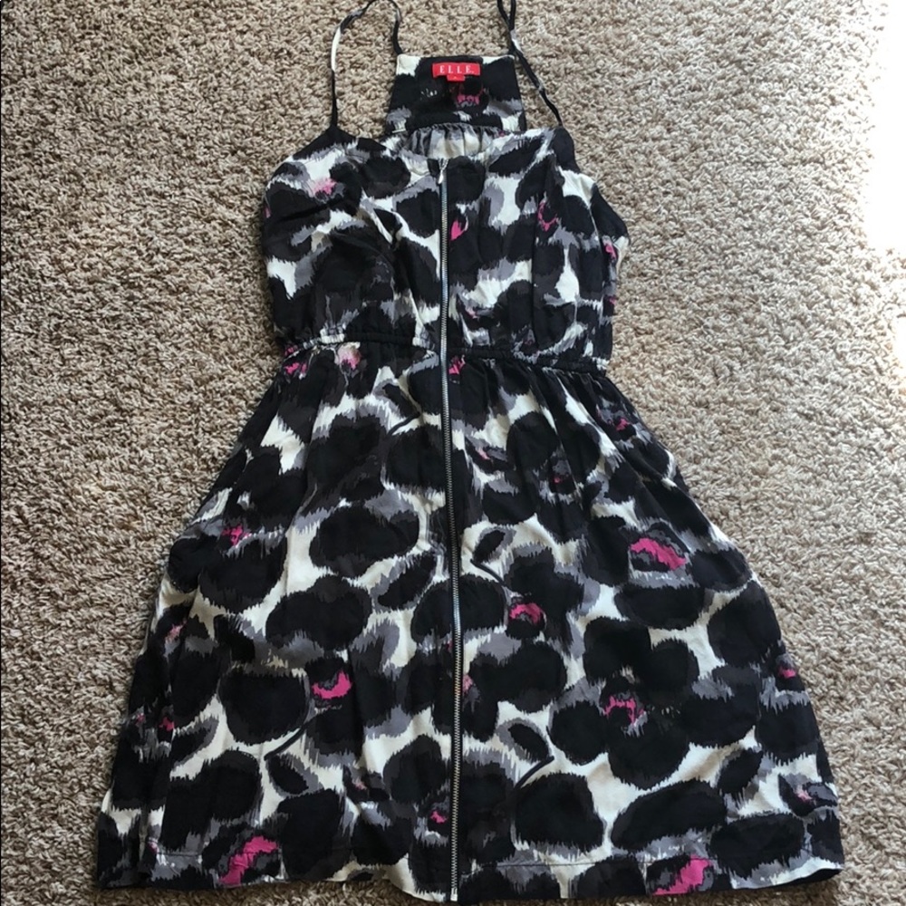 Sleeveless front zipper dress with pockets!